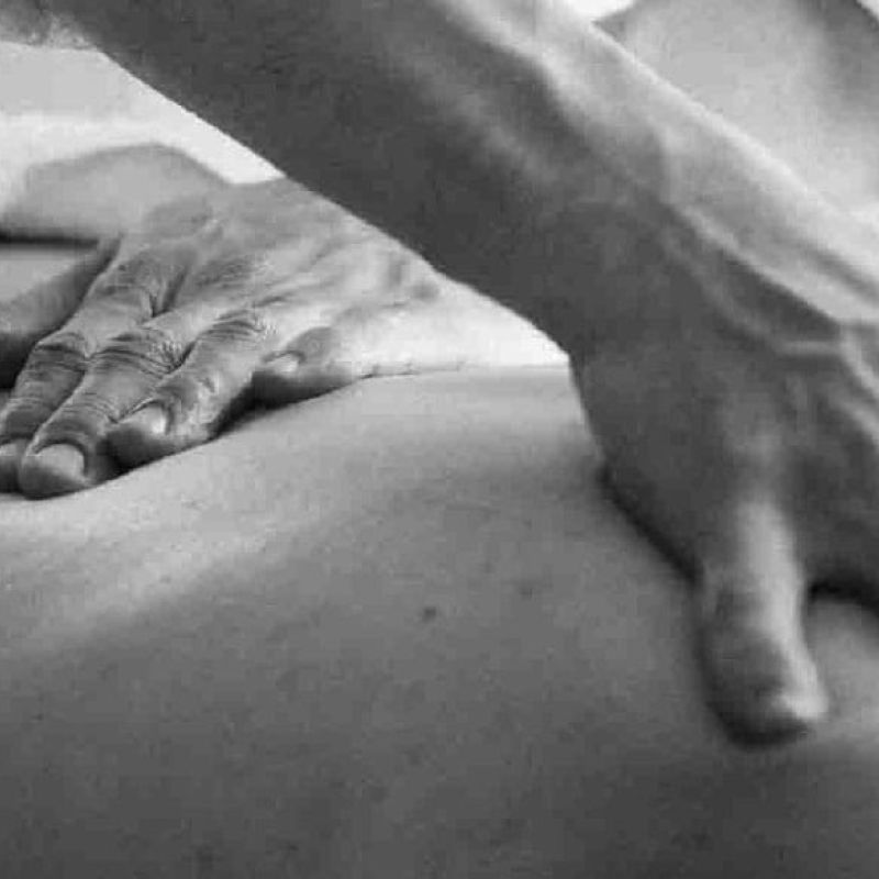 SHIATSU-JAPONAIS-SUR-TABLE